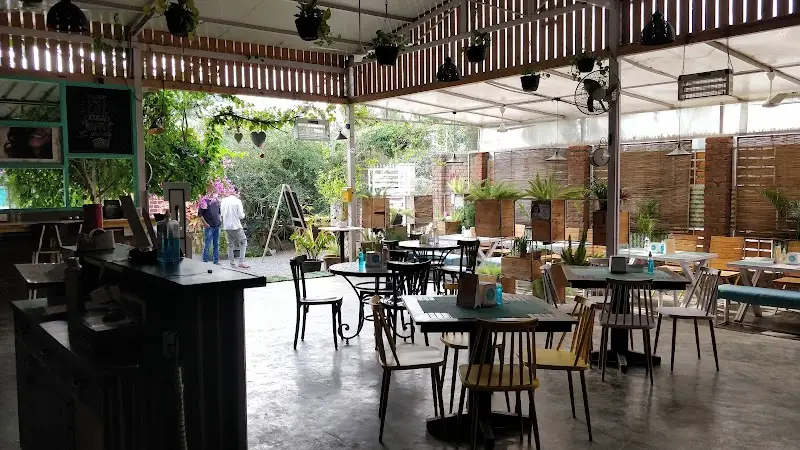 Zoey's: Good Vibes Only