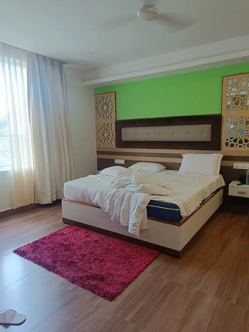 Holiday Palms Hotel - Resort in Bengaluru