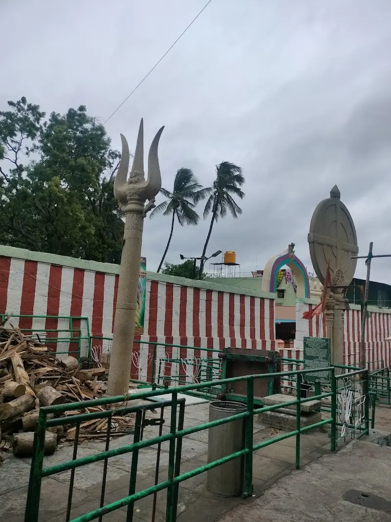 Shri Gavi Gangadhareshwara Swamy Temple - Temple in Bengaluru